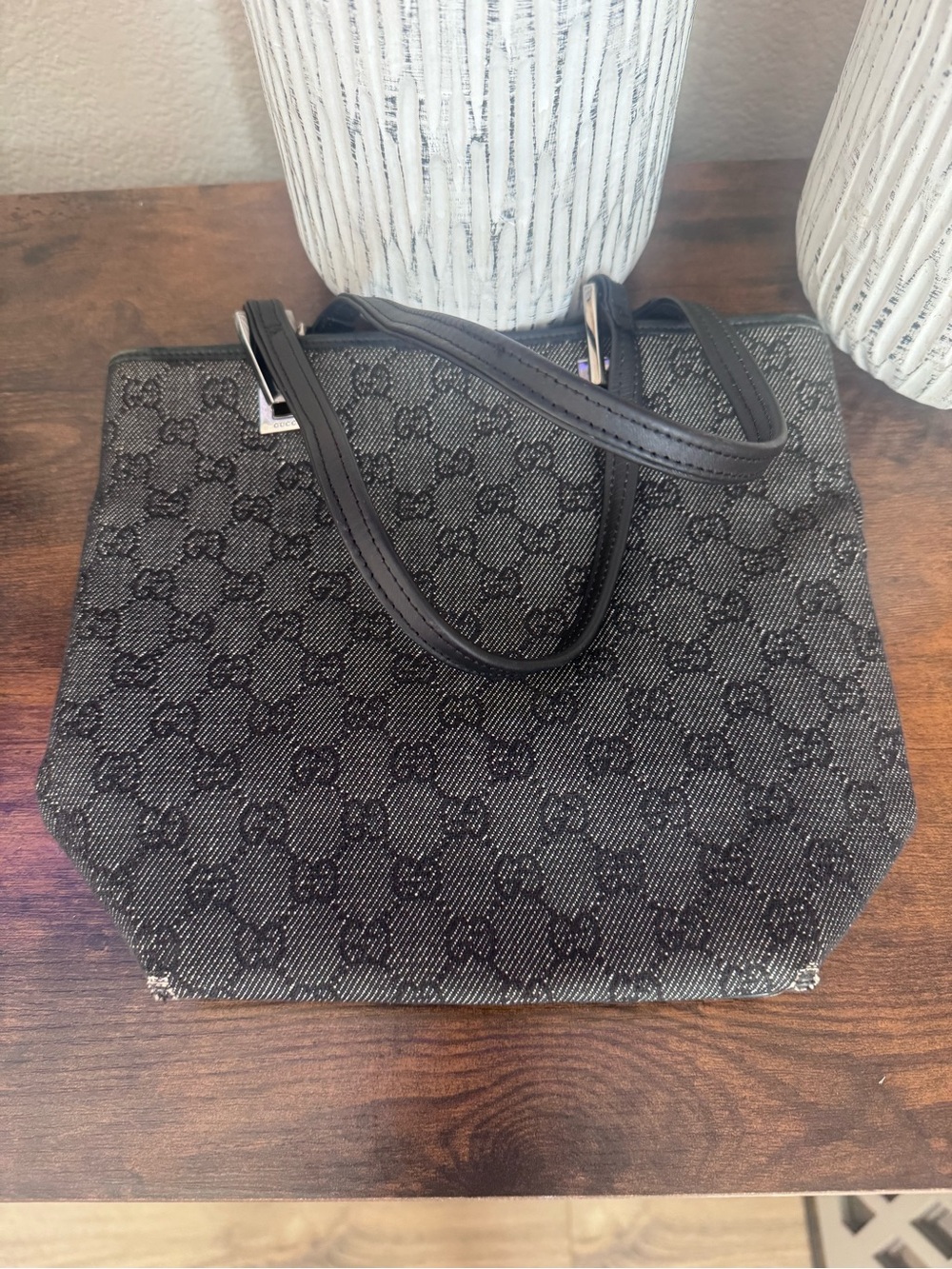 Gucci 1990s quiet classic luxury vintage bucket handbag, Italy, Authentic 31244 - Picture 16 of 16